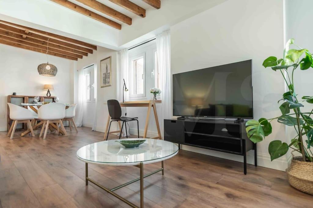 Modern Apartment Next To The Cervantes Theatre By Rems Málaga Esterno foto