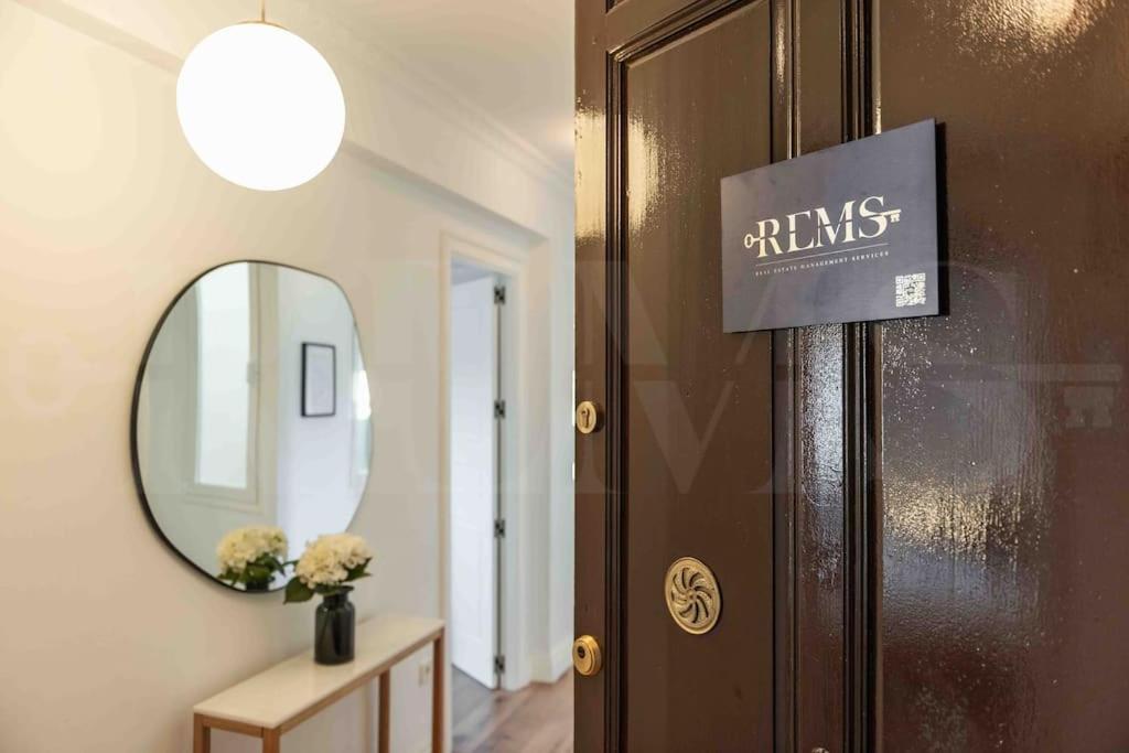 Modern Apartment Next To The Cervantes Theatre By Rems Málaga Esterno foto