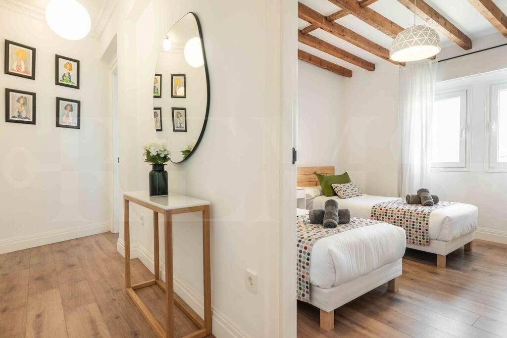 Modern Apartment Next To The Cervantes Theatre By Rems Málaga Esterno foto