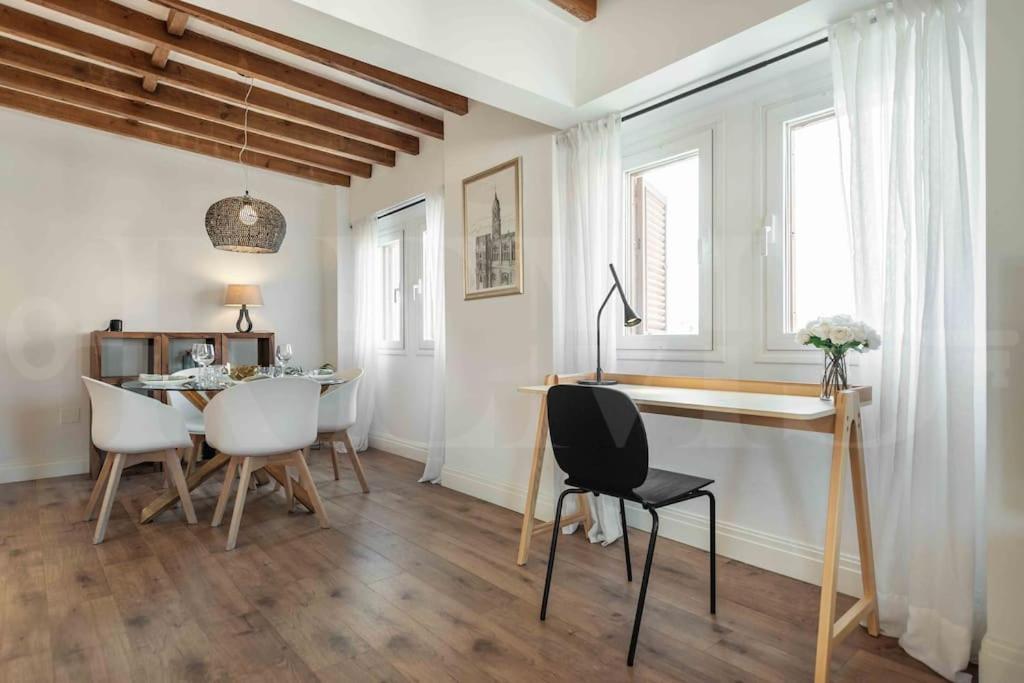 Modern Apartment Next To The Cervantes Theatre By Rems Málaga Esterno foto